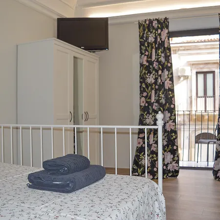 Emanuele Apartman *